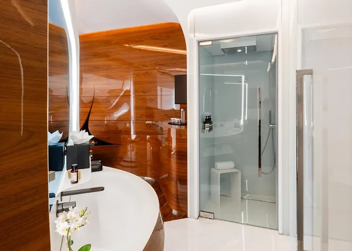 Hotel Romeo 5*